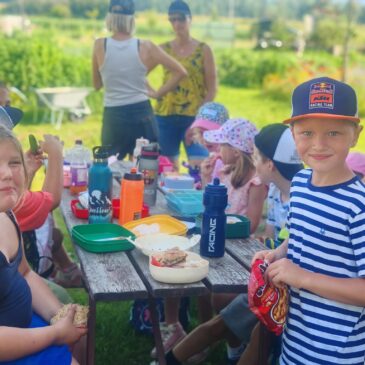 Lehrausgang auf den Weltacker in St. Michael – Izlet na Njivo zemljanov v Šmihelu